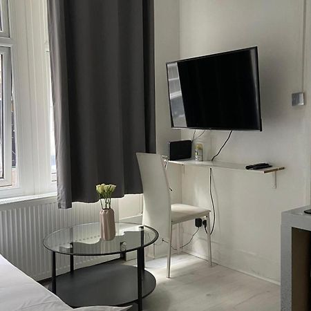 Appartement Lovely Ground Floor Miles Apart à Londres Extérieur photo