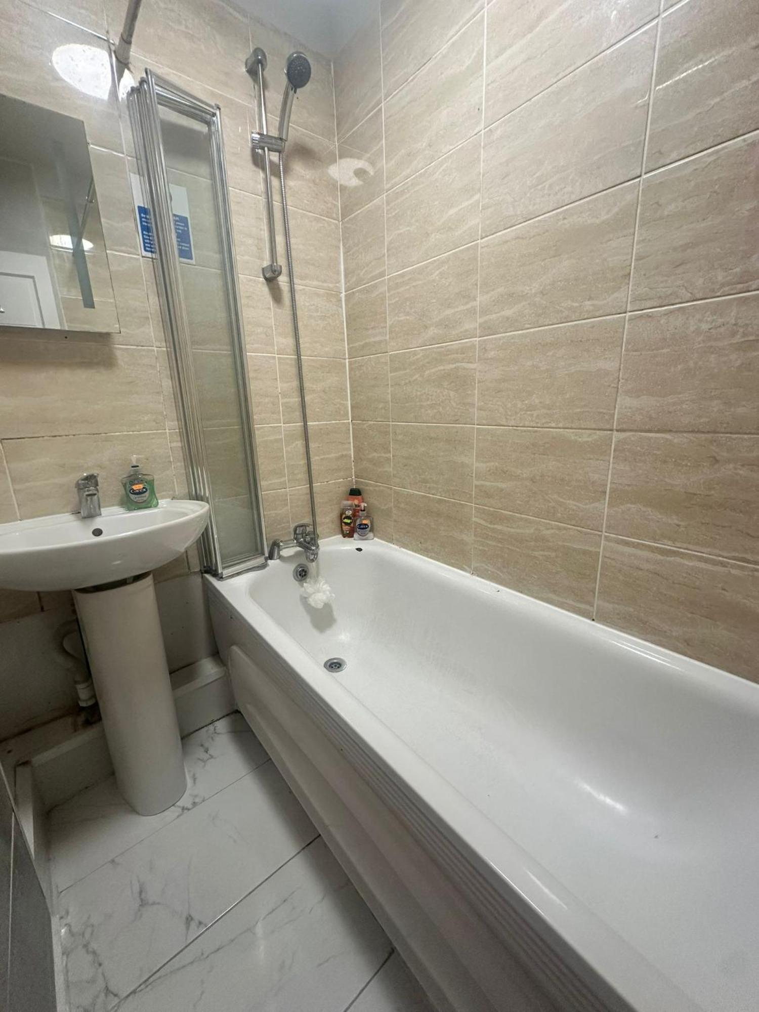Appartement Lovely Ground Floor Miles Apart à Londres Extérieur photo